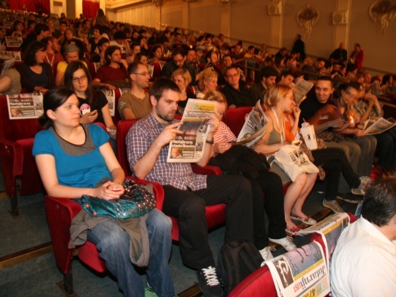 Immigrants, friendship of Mary and Max, Crisis in the animal world and chinese adventures - today!